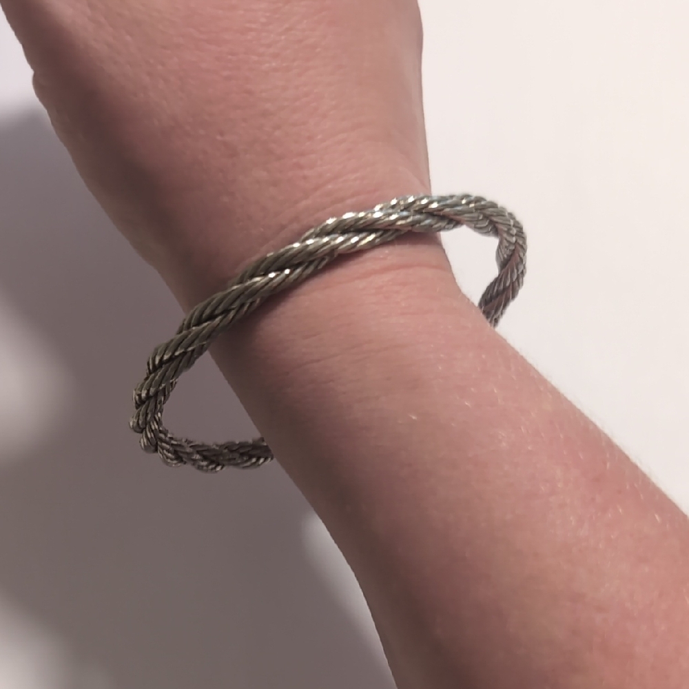 Elegant Silver Twisted Bracelet